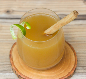 ZUMO DE MANZANA Y LIMA detox ayurvedico primavera